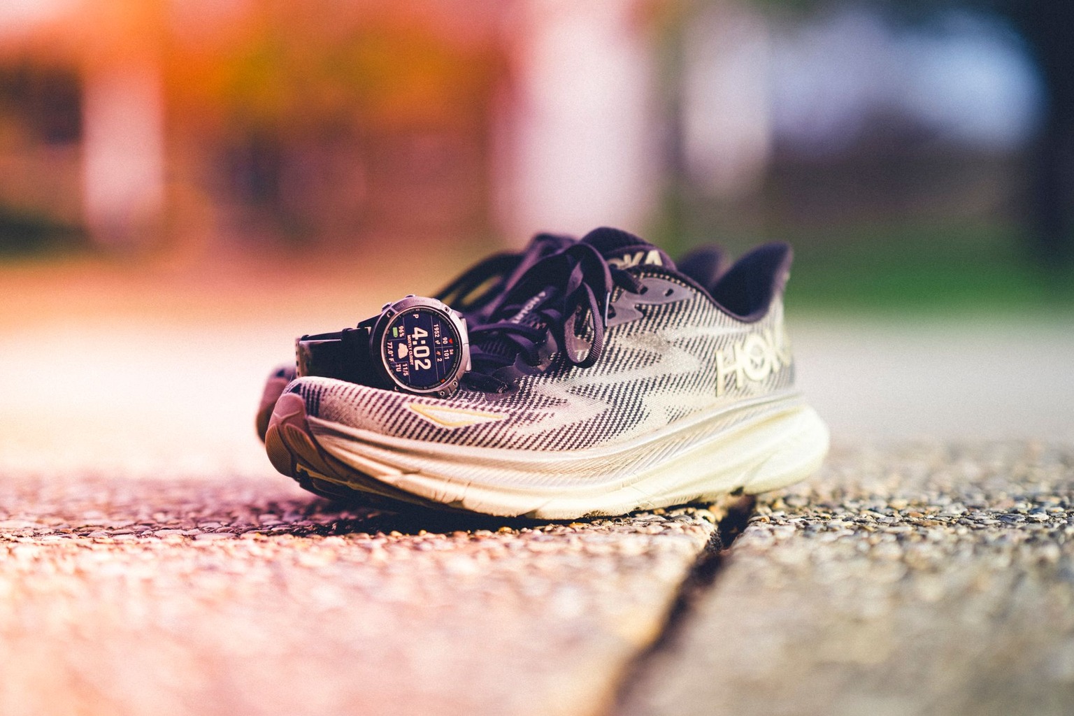 Cómo elegir zapatillas que protegen tus articulaciones al caminar — Peso del calzado y eficiencia energética